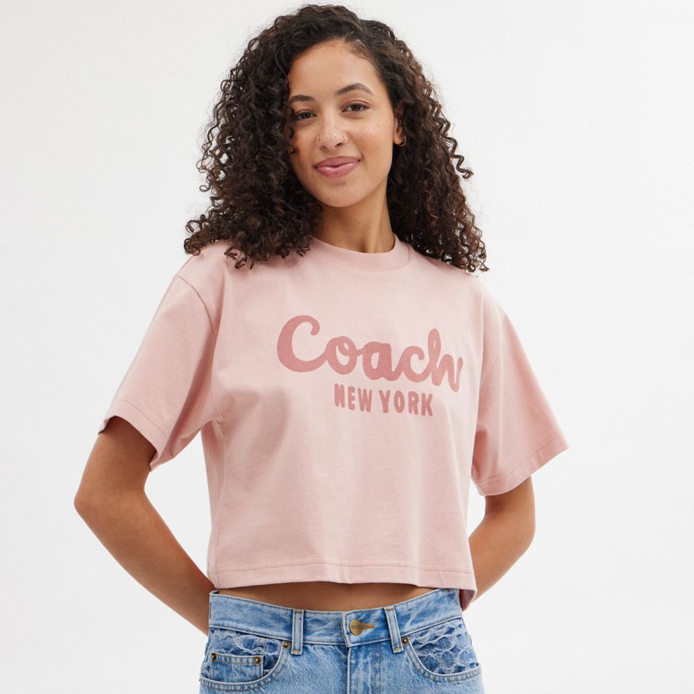 Tops Coach Cursive Signature Cropped T Shirt Feminino Rosa | BZYKADU-23