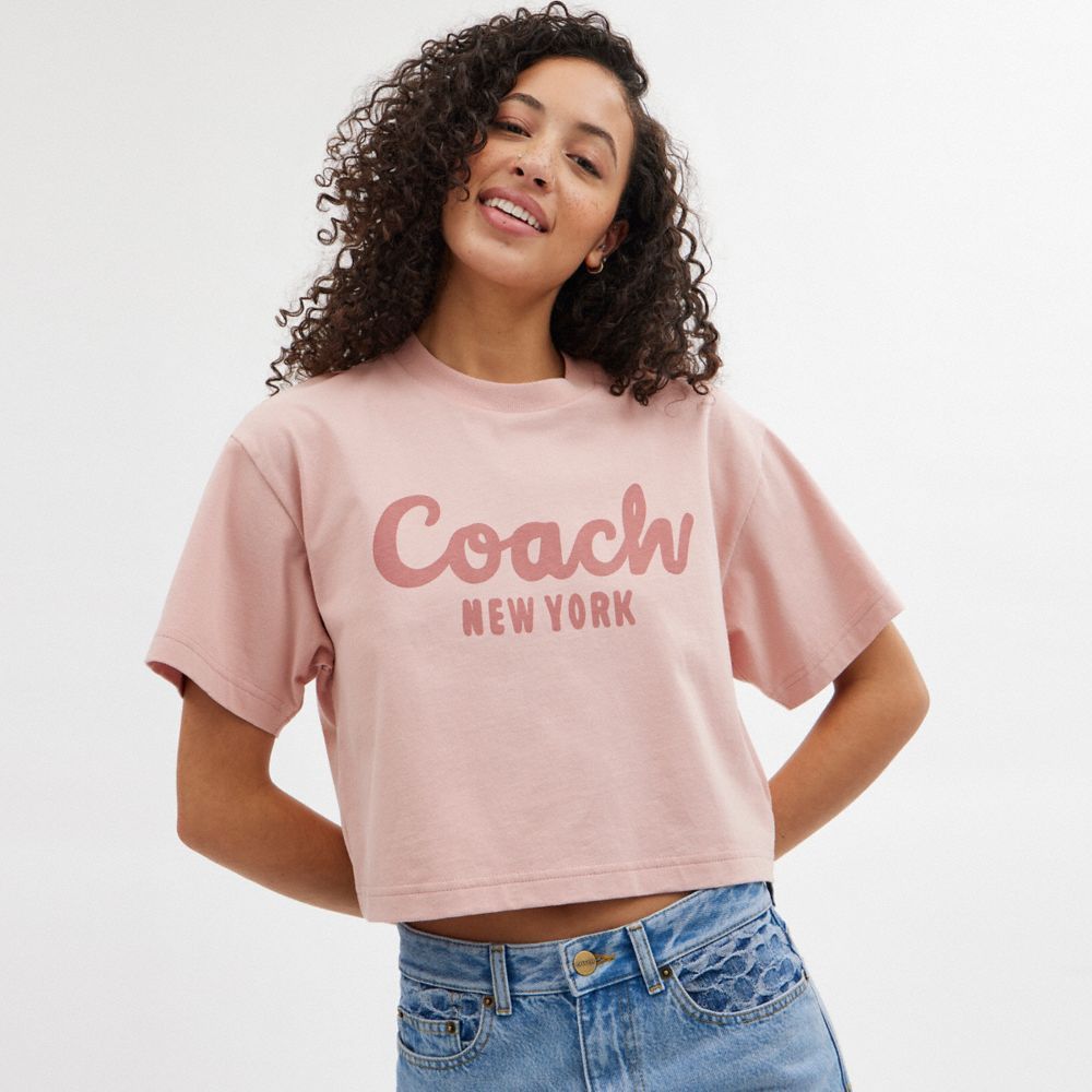 Tops Coach Cursive Signature Cropped T Shirt Feminino Rosa | BZYKADU-23